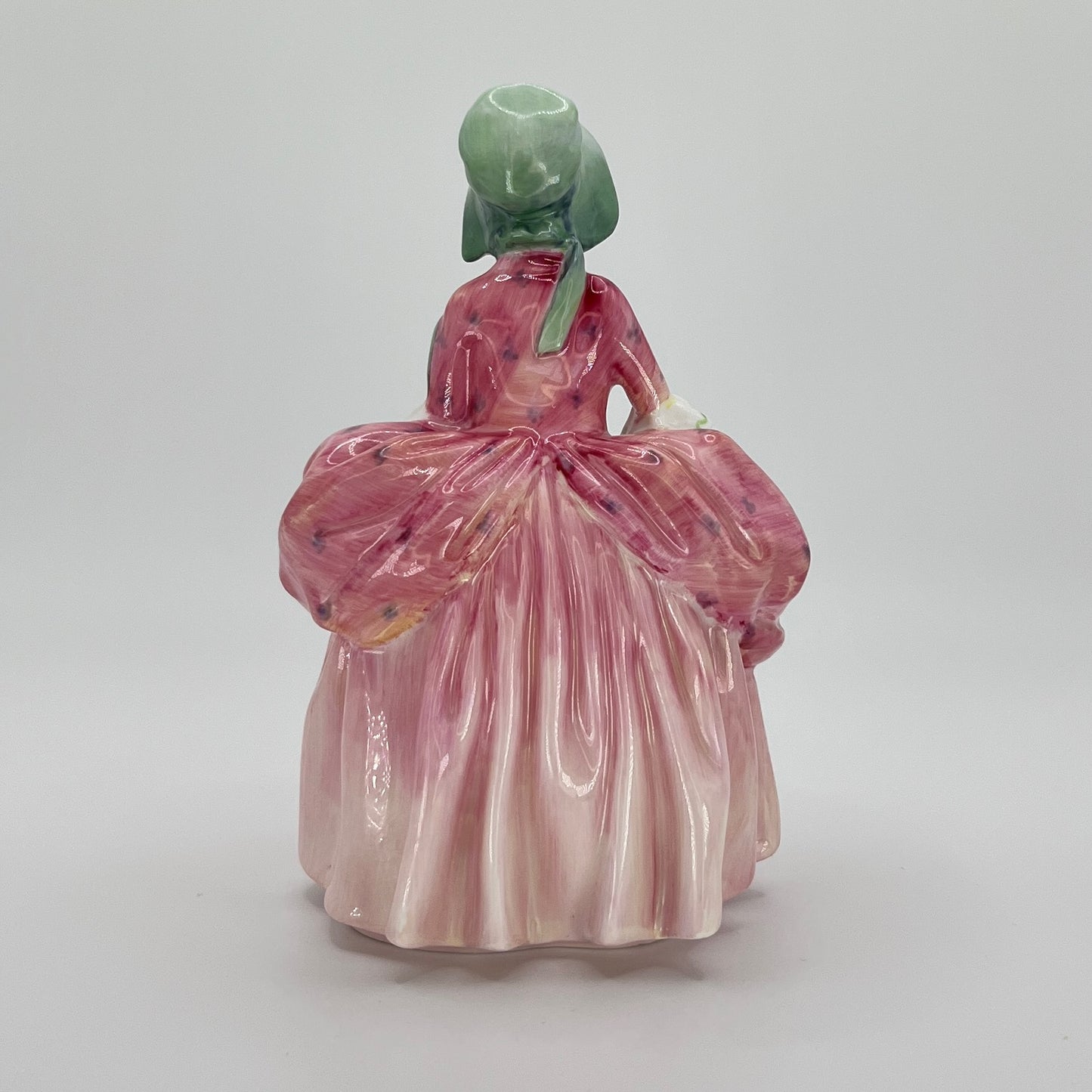 Royal Doulton "Bo Peep" HN 1811 – Hand-Painted Porcelain Figurine