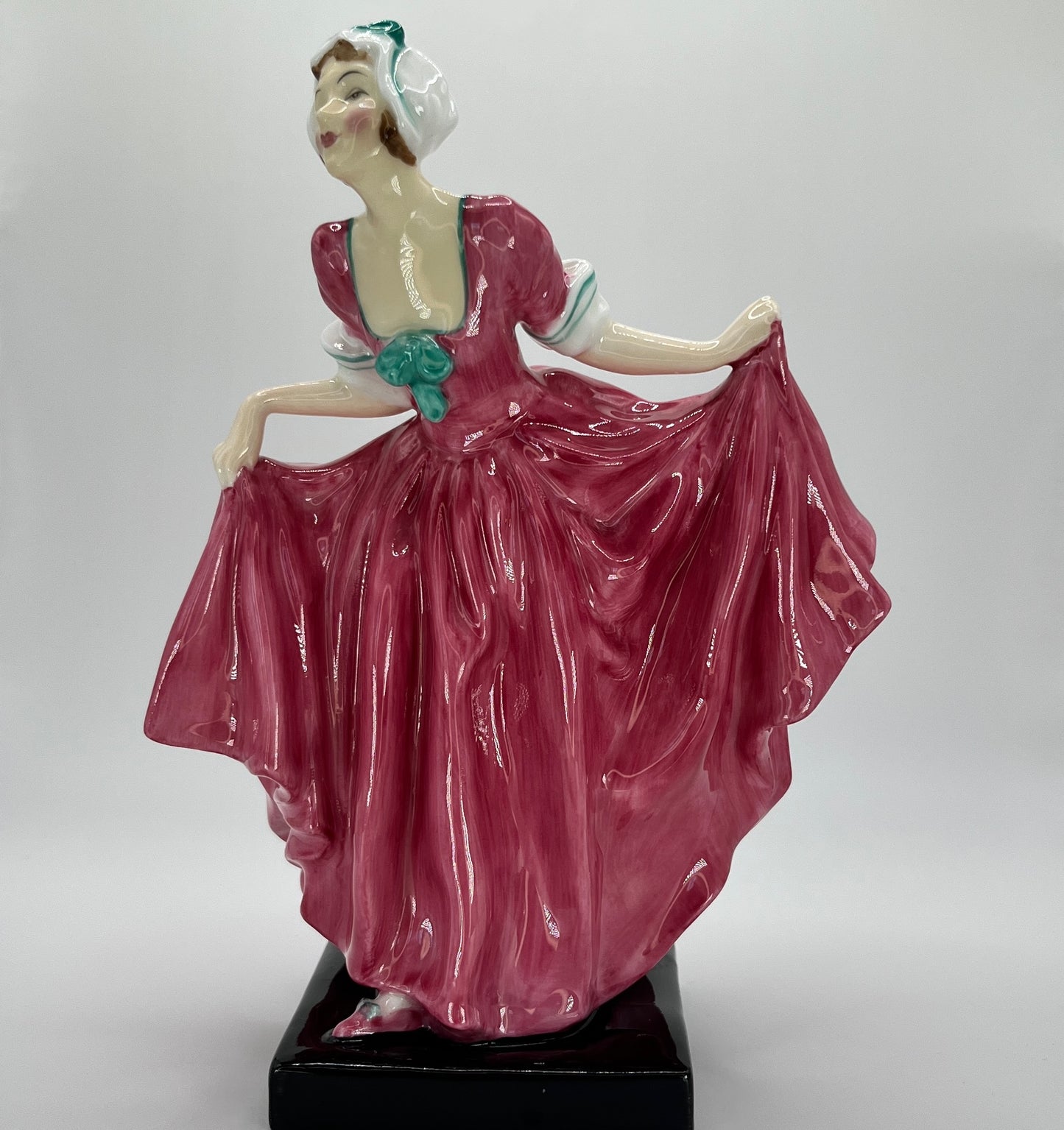 Royal Doulton "Delight" HN 1772 – Vintage Hand-Painted Figurine