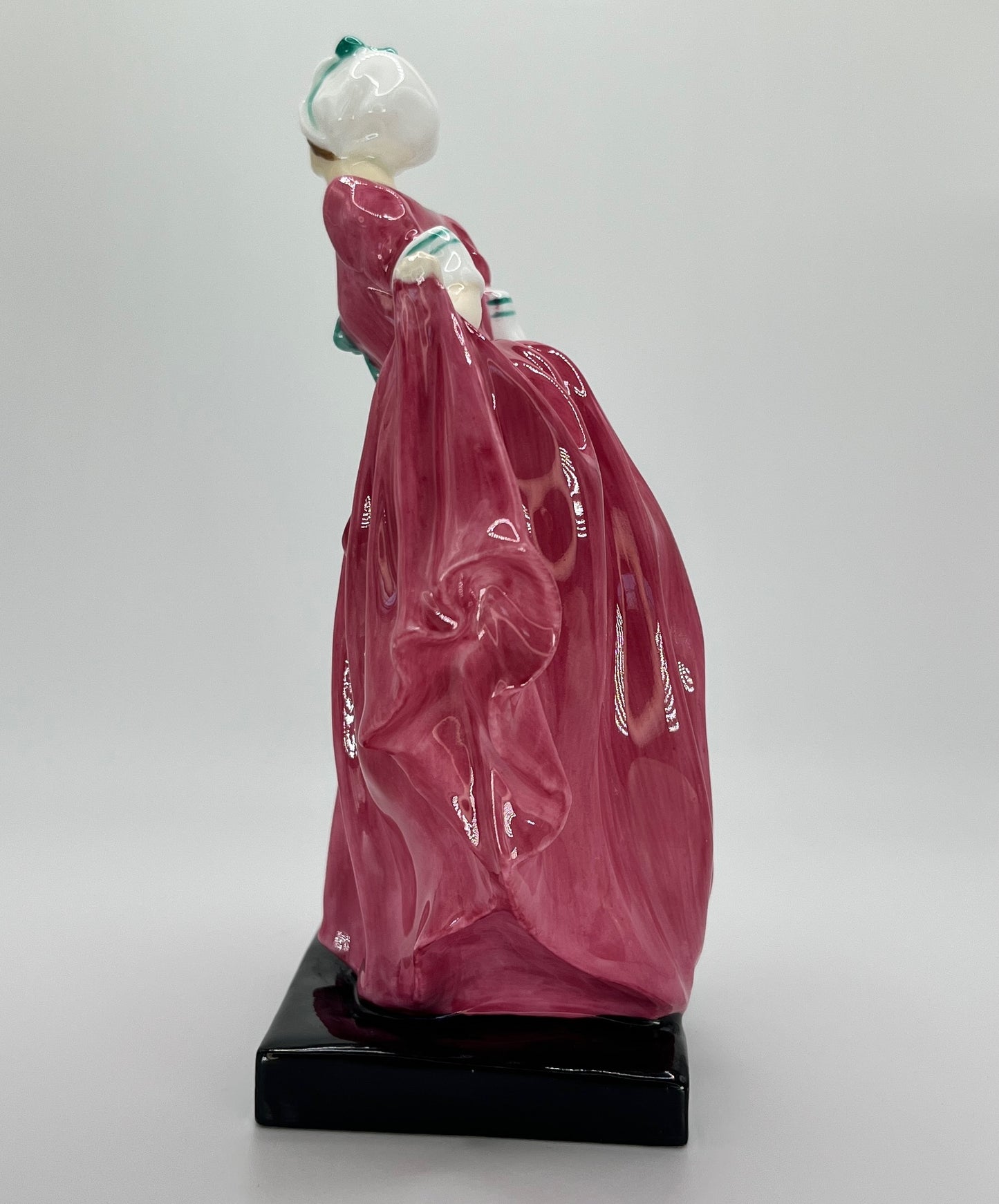 Royal Doulton "Delight" HN 1772 – Vintage Hand-Painted Figurine