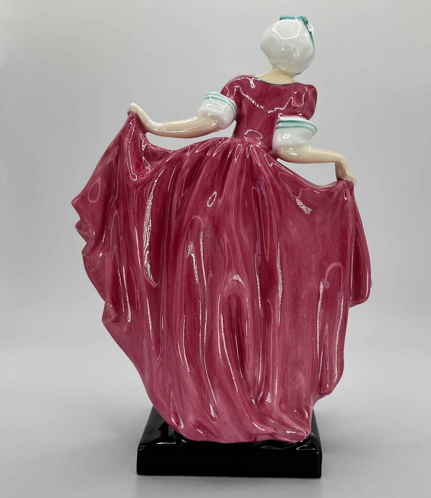 Royal Doulton "Delight" HN 1772 – Vintage Hand-Painted Figurine