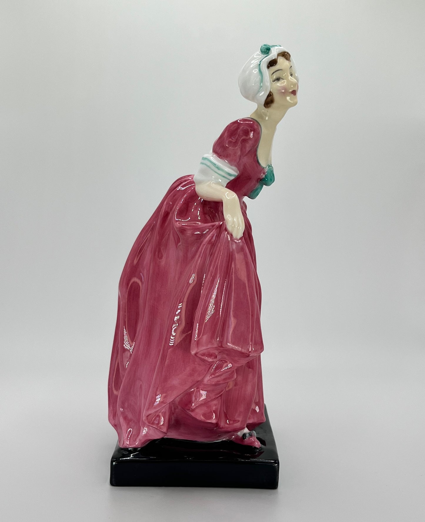 Royal Doulton "Delight" HN 1772 – Vintage Hand-Painted Figurine