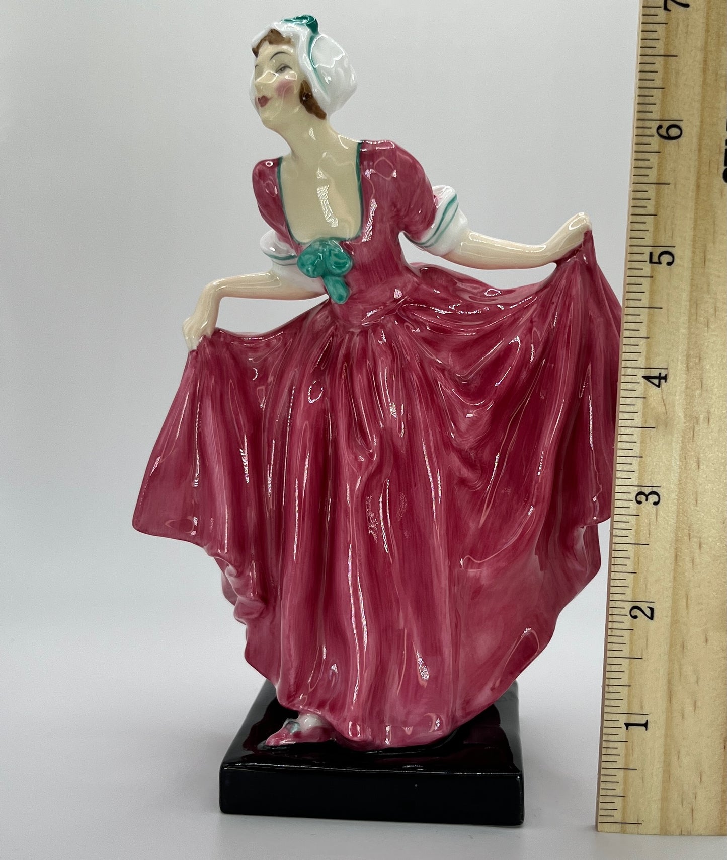 Royal Doulton "Delight" HN 1772 – Vintage Hand-Painted Figurine