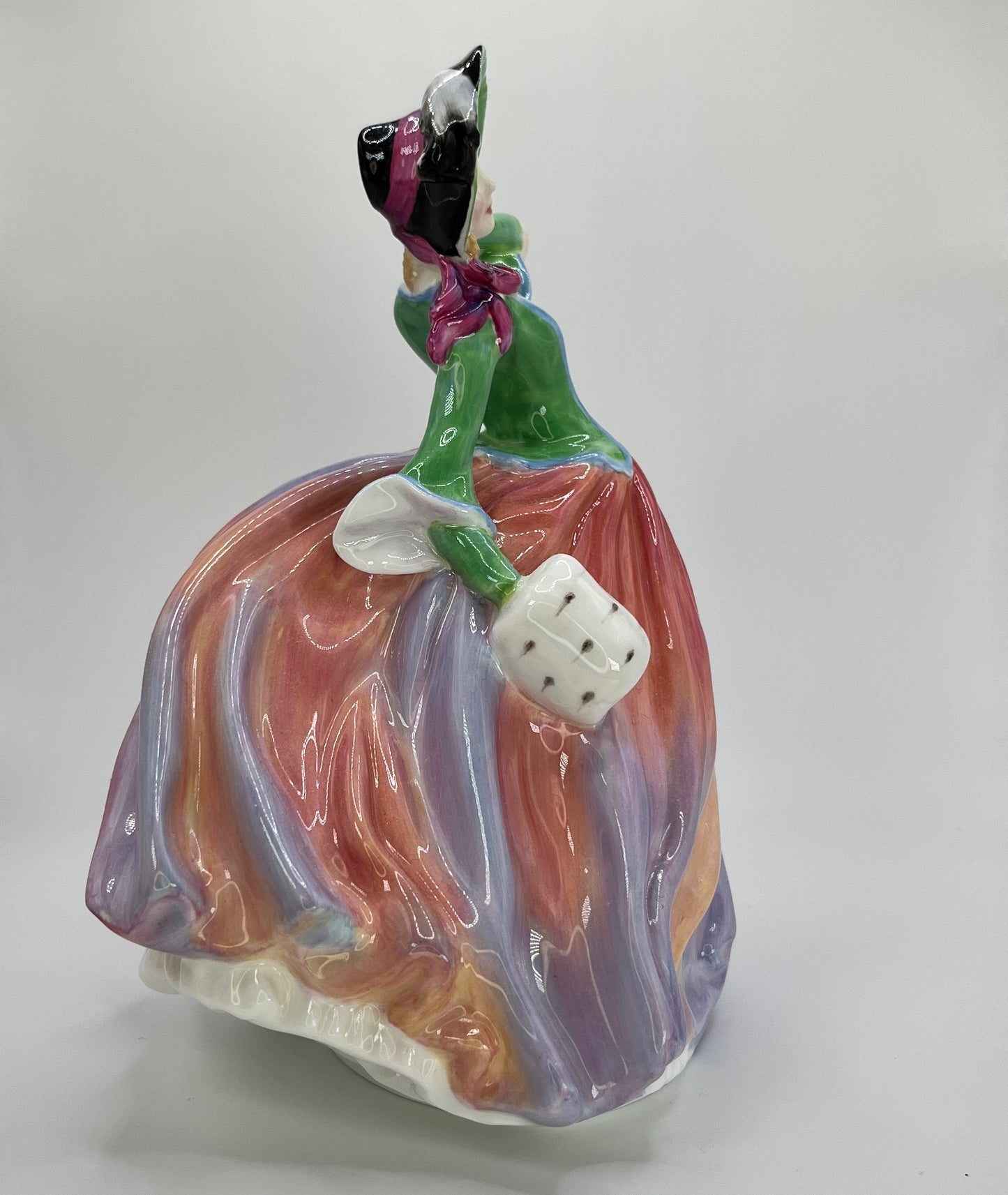 Royal Doulton Figurine "Autumn Breezes" HN 1911 – Hand-Painted Porcelain Collectible