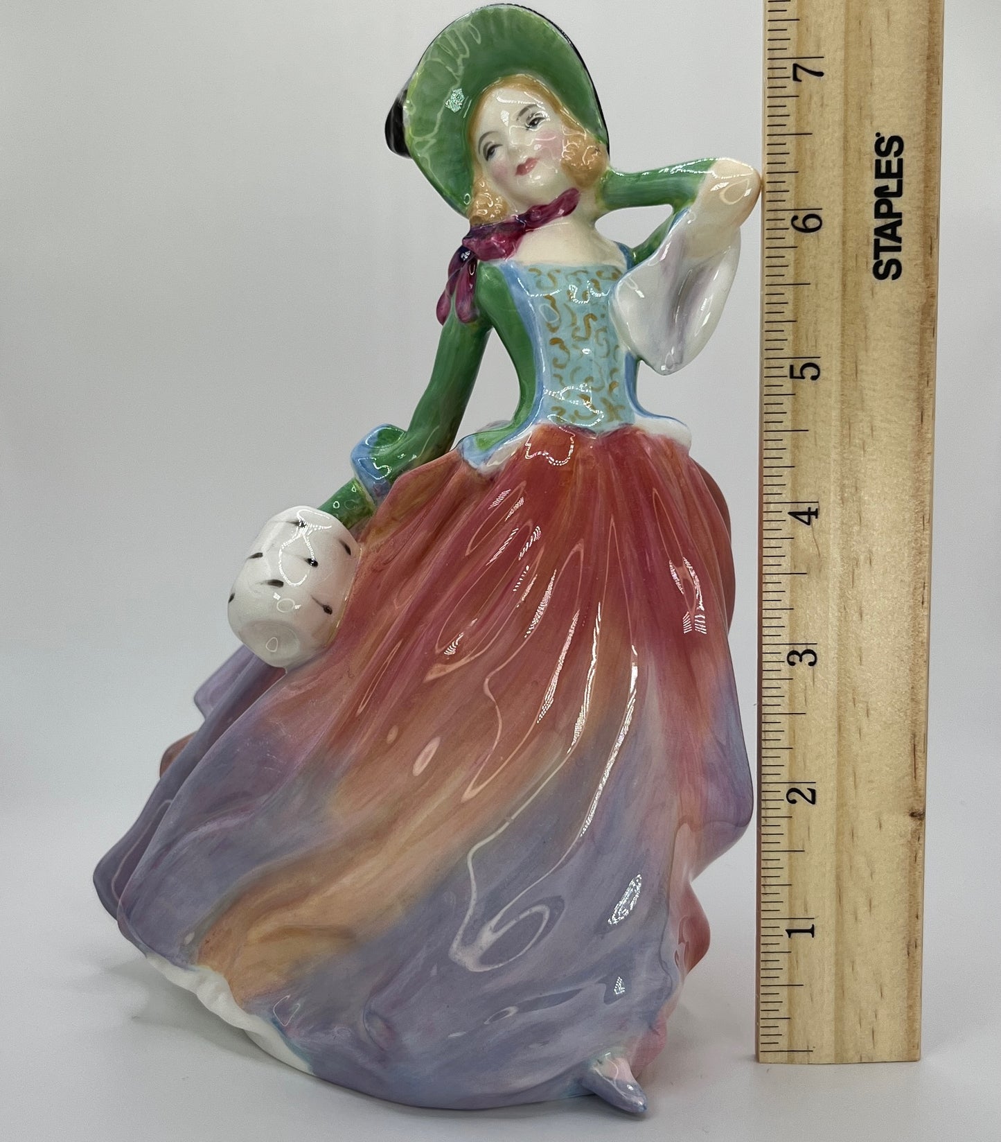 Royal Doulton Figurine "Autumn Breezes" HN 1911 – Hand-Painted Porcelain Collectible