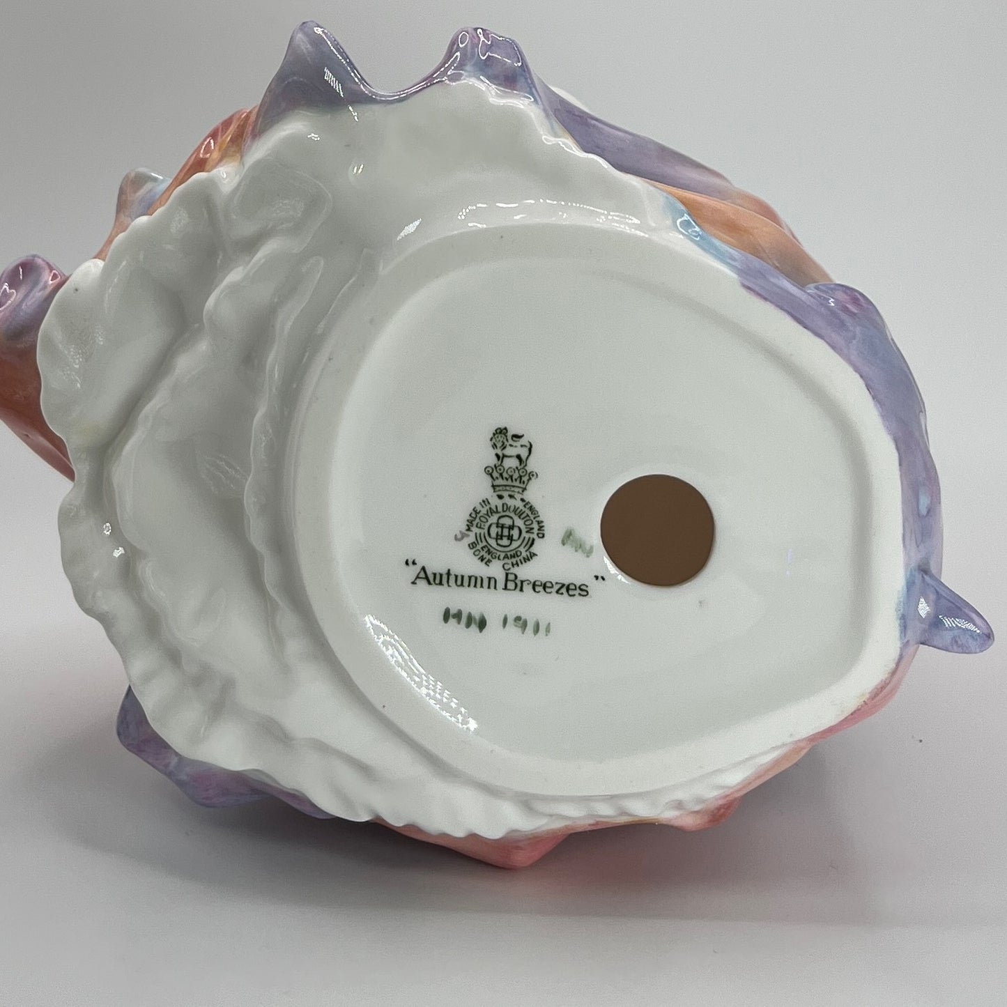 Royal Doulton Figurine "Autumn Breezes" HN 1911 – Hand-Painted Porcelain Collectible