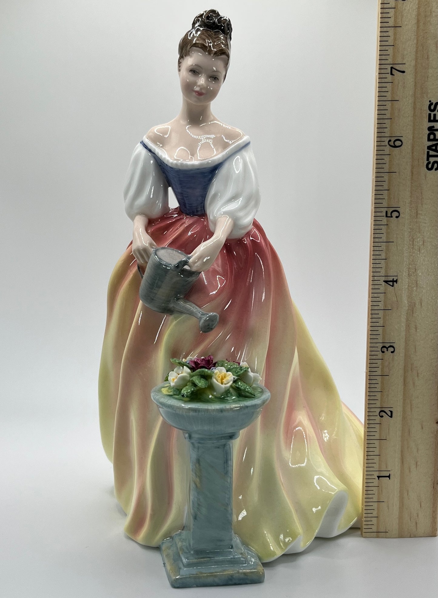 Royal Doulton Figurine "Alexandra" HN 3286 – Hand-Painted Porcelain Collectible
