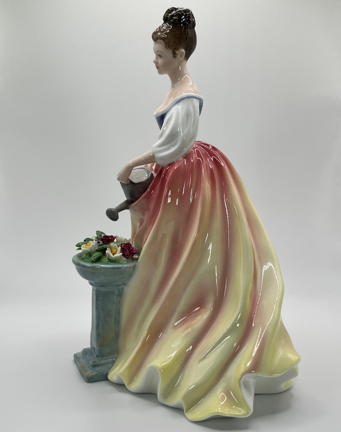 Royal Doulton Figurine "Alexandra" HN 3286 – Hand-Painted Porcelain Collectible