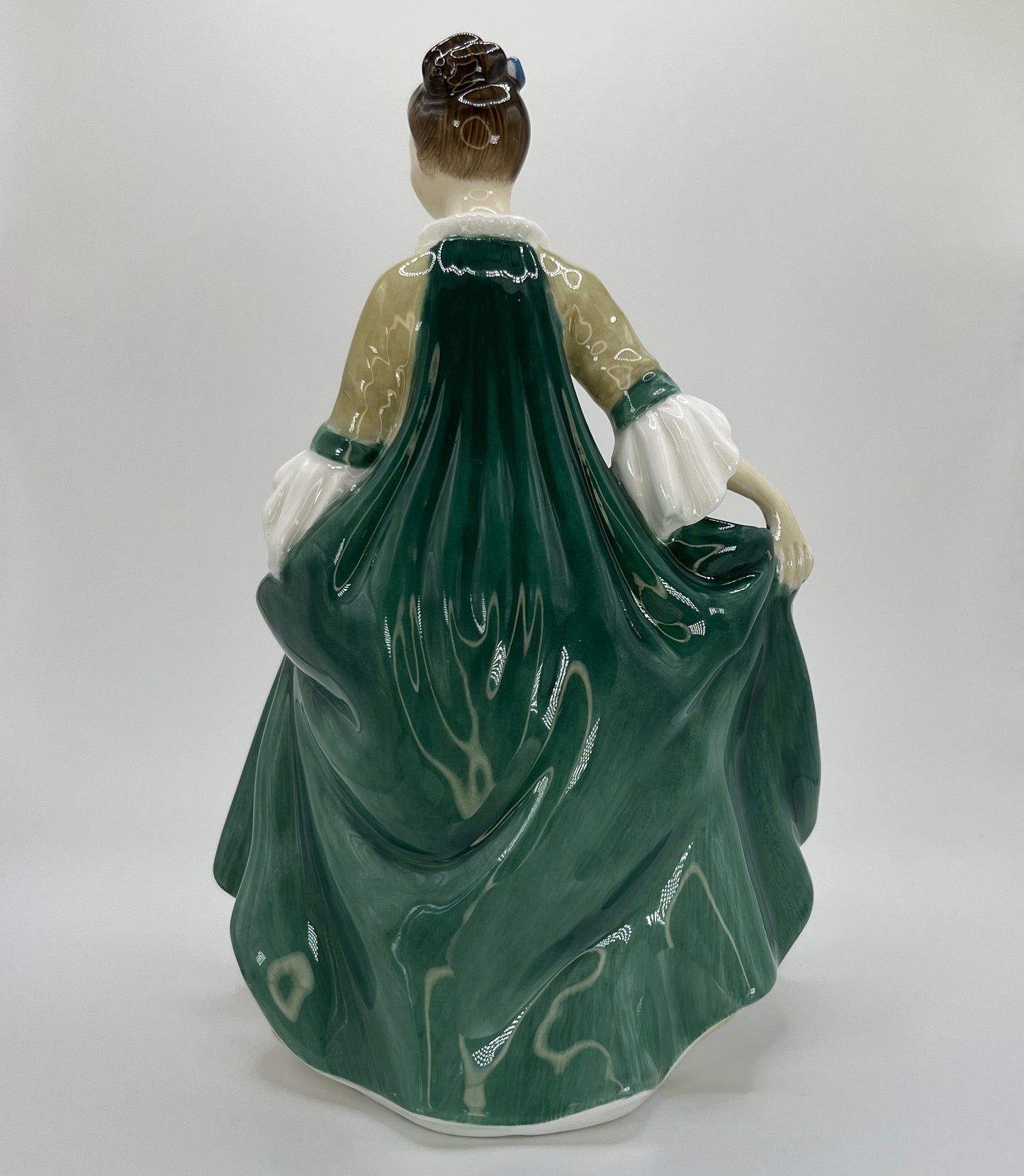 Royal Doulton Figurine "Elegance" HN 2264 – Hand-Painted Porcelain Collectible