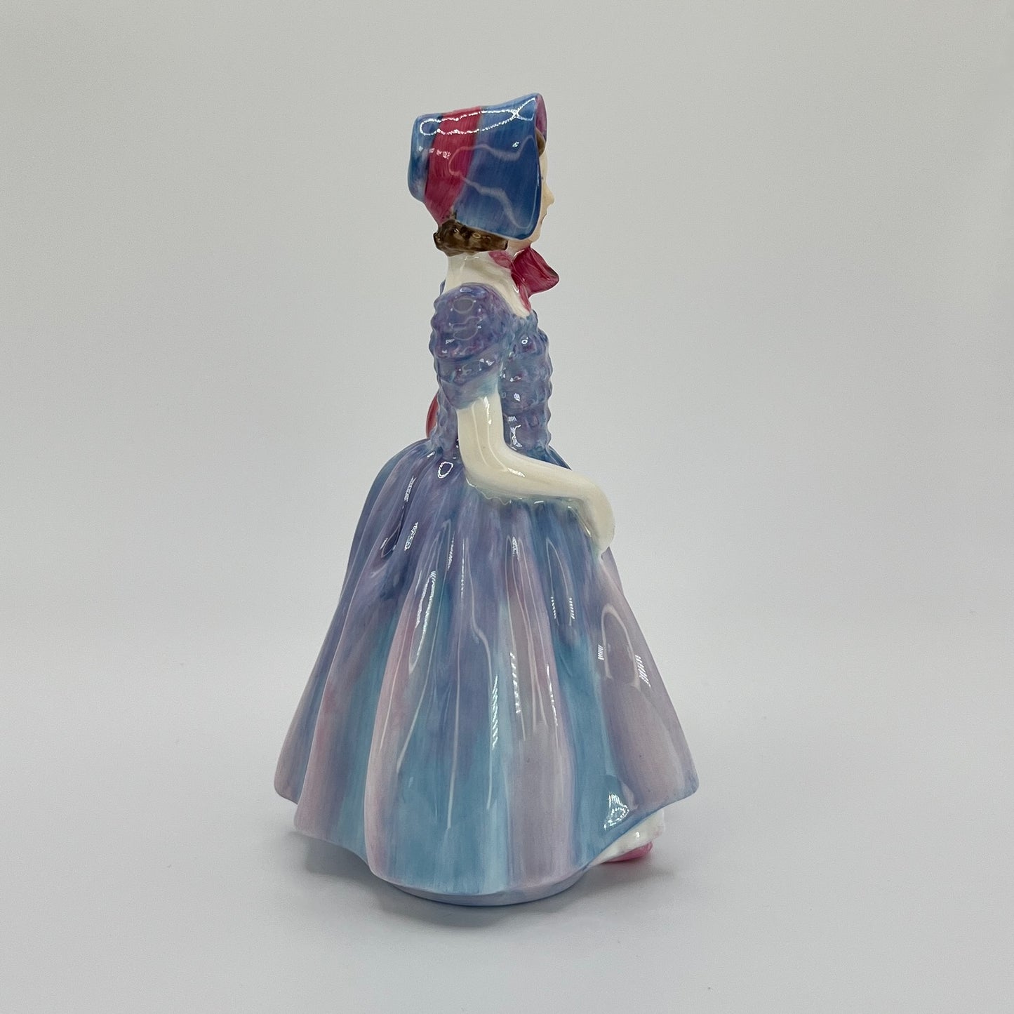 Royal Doulton Figurine "Wendy" HN 2109 – Hand-Painted Porcelain Collectible