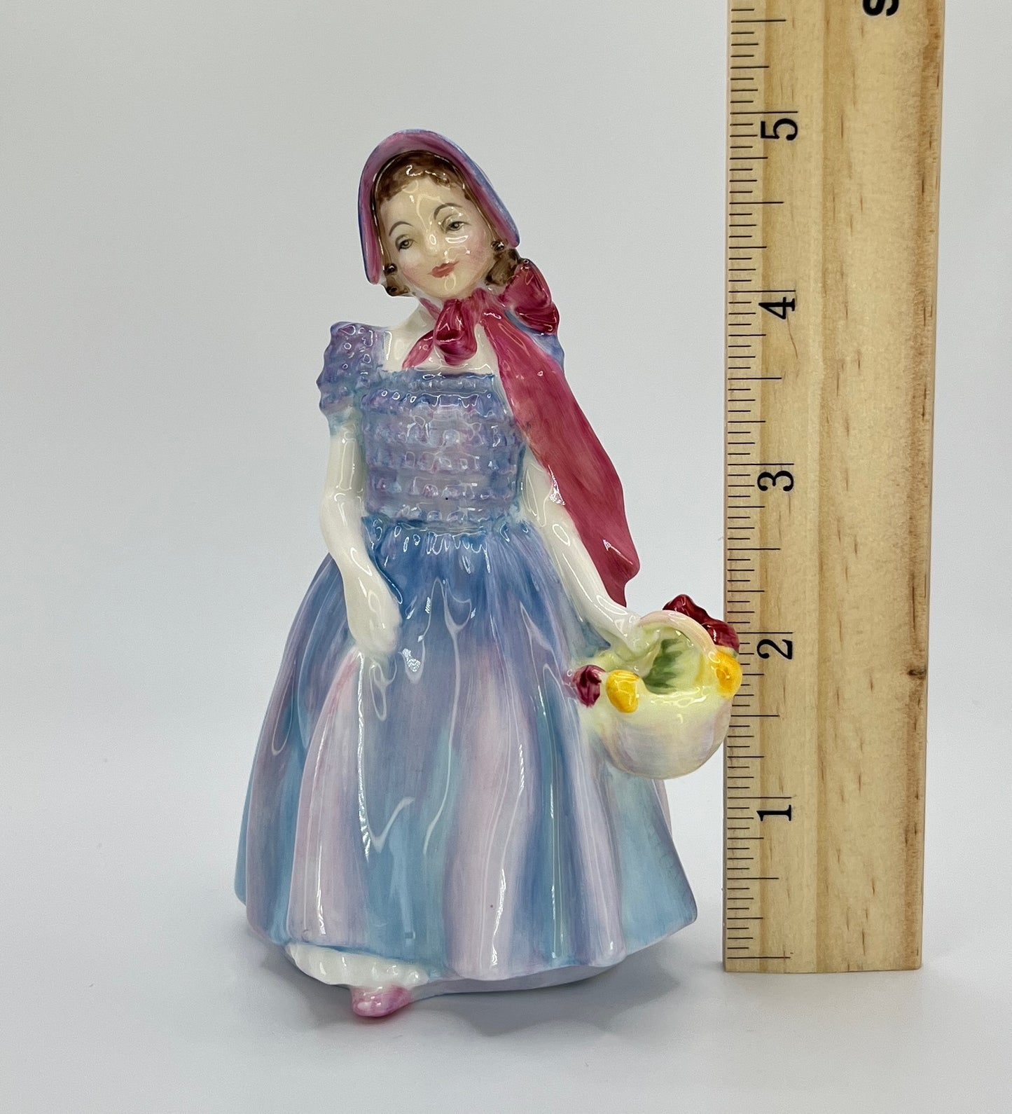 Royal Doulton Figurine "Wendy" HN 2109 – Hand-Painted Porcelain Collectible