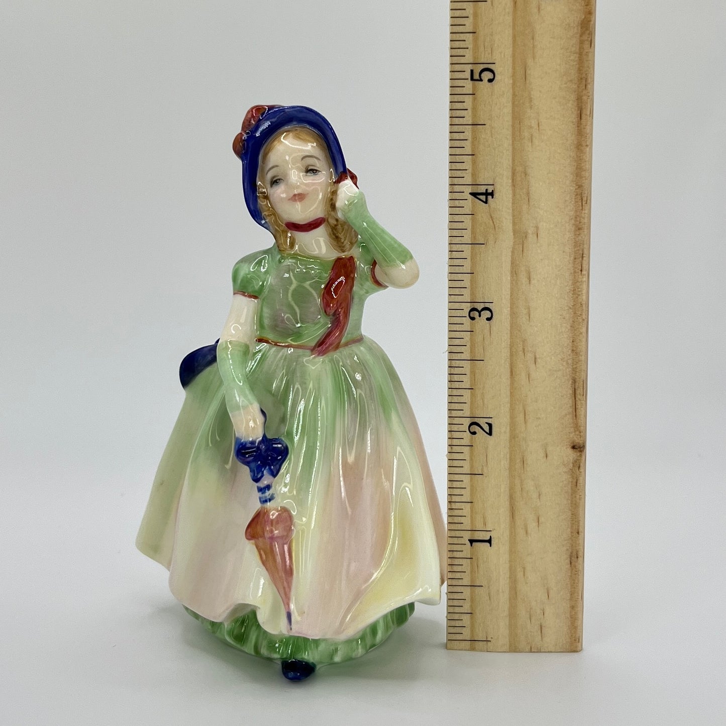 Royal Doulton Figurine "Babie" HN 1679 – Hand-Painted Porcelain Collectible