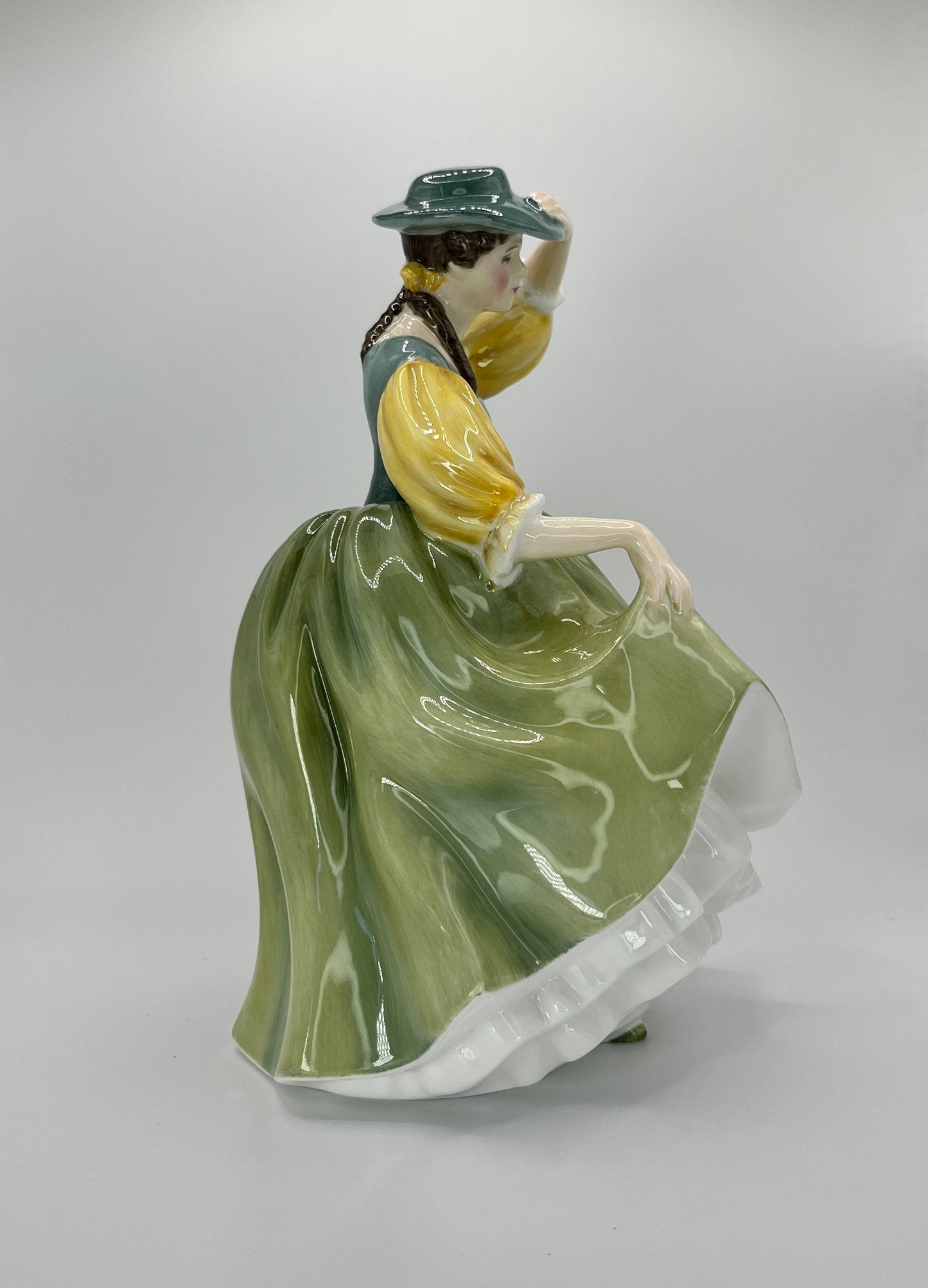 Royal Doulton Figurine "Buttercup" HN 2309 – Hand-Painted Porcelain Collectible