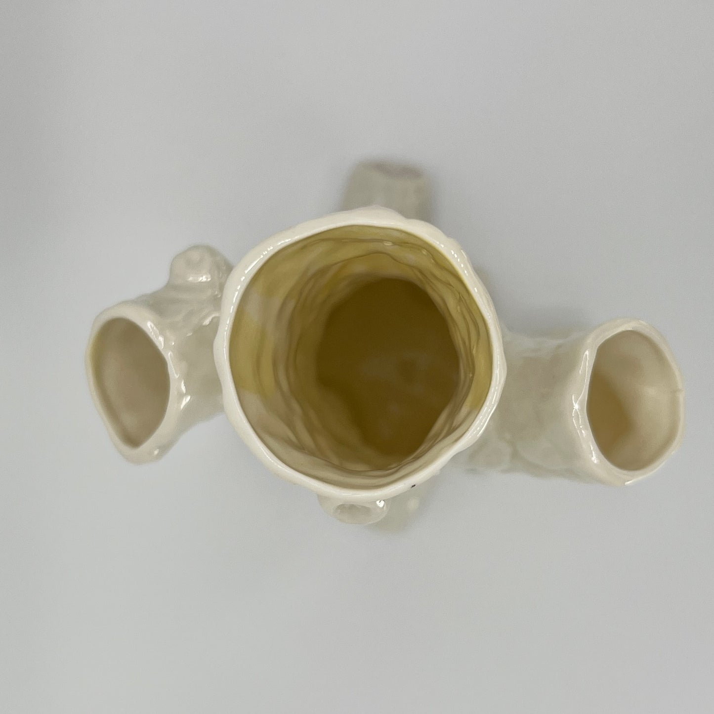 Belleek Tree Trunk Vase – Irish Parian Porcelain with Hand-Painted Shamrocks (6th Mark, 1965–1980)