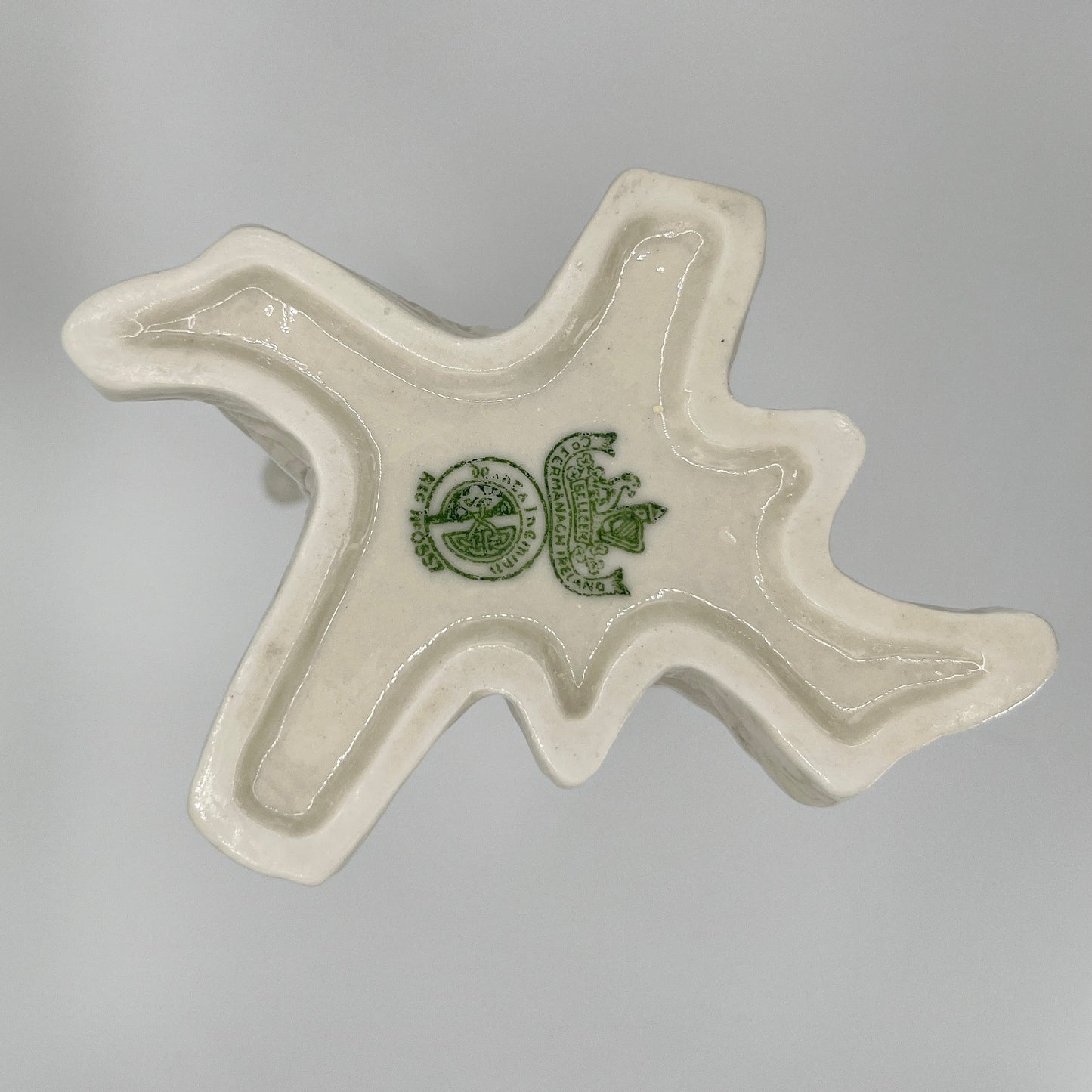 Belleek Tree Trunk Vase – Irish Parian Porcelain with Hand-Painted Shamrocks (6th Mark, 1965–1980)