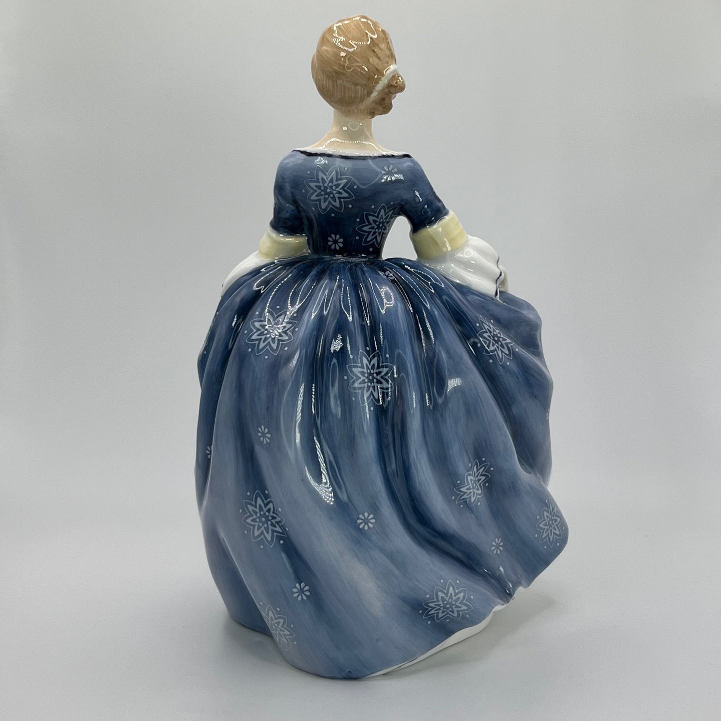 Royal Doulton Figurine "Hilary" HN 2335 – Hand-Painted Porcelain Collectible