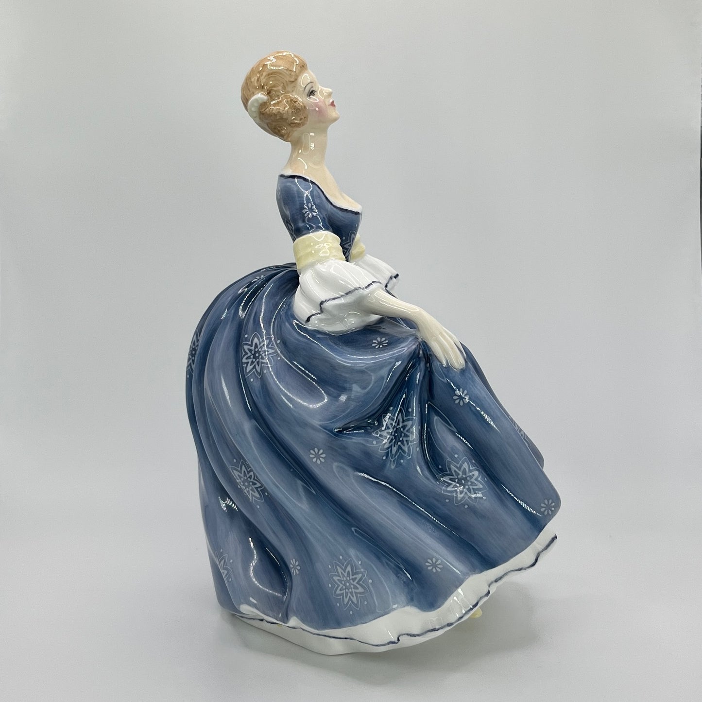 Royal Doulton Figurine "Hilary" HN 2335 – Hand-Painted Porcelain Collectible