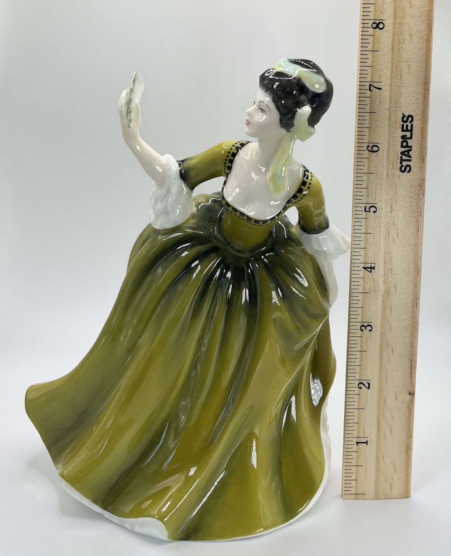 Royal Doulton Figurine "Simone" HN 2378 – Hand-Painted Porcelain Collectible
