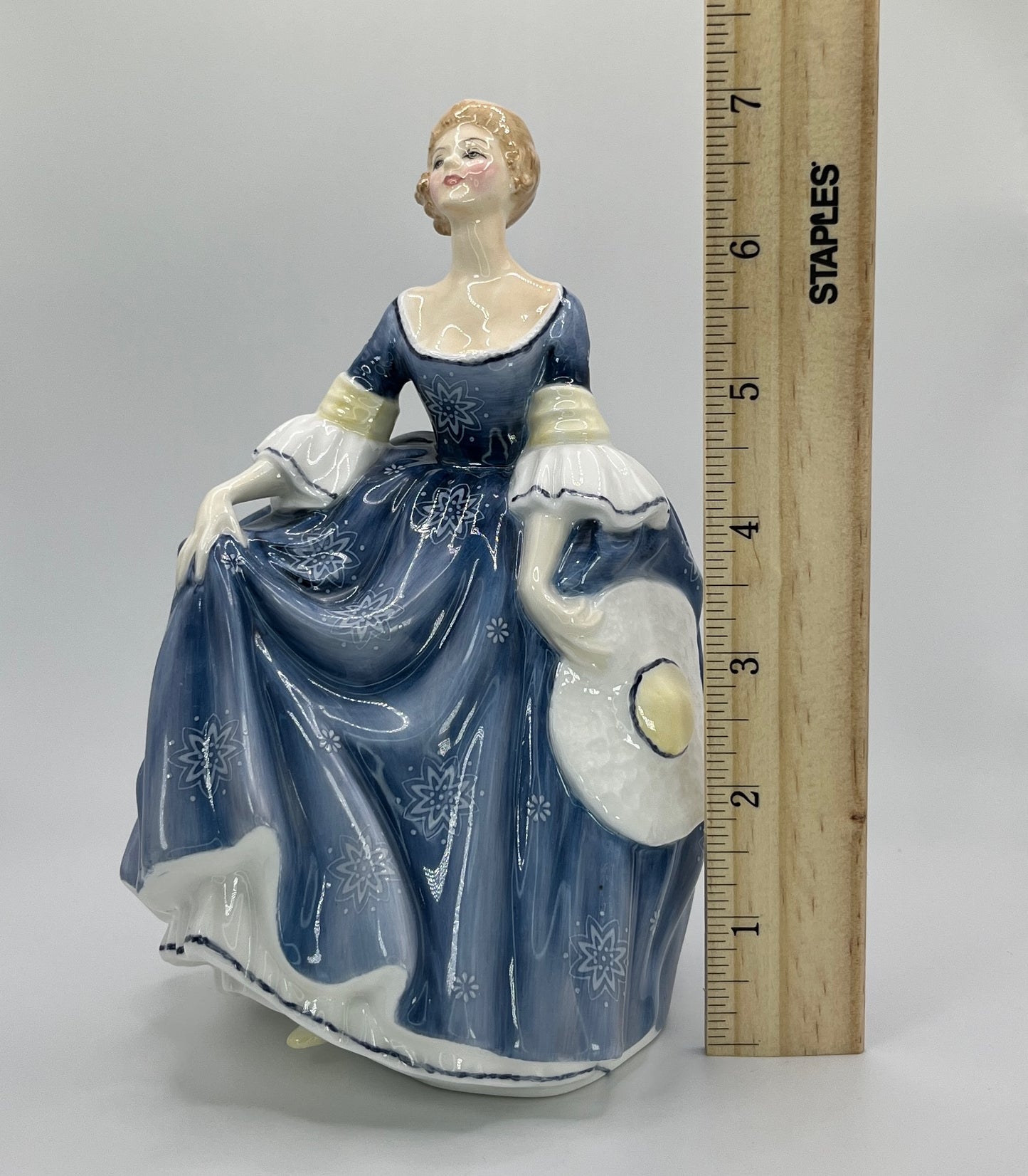 Royal Doulton Figurine "Hilary" HN 2335 – Hand-Painted Porcelain Collectible