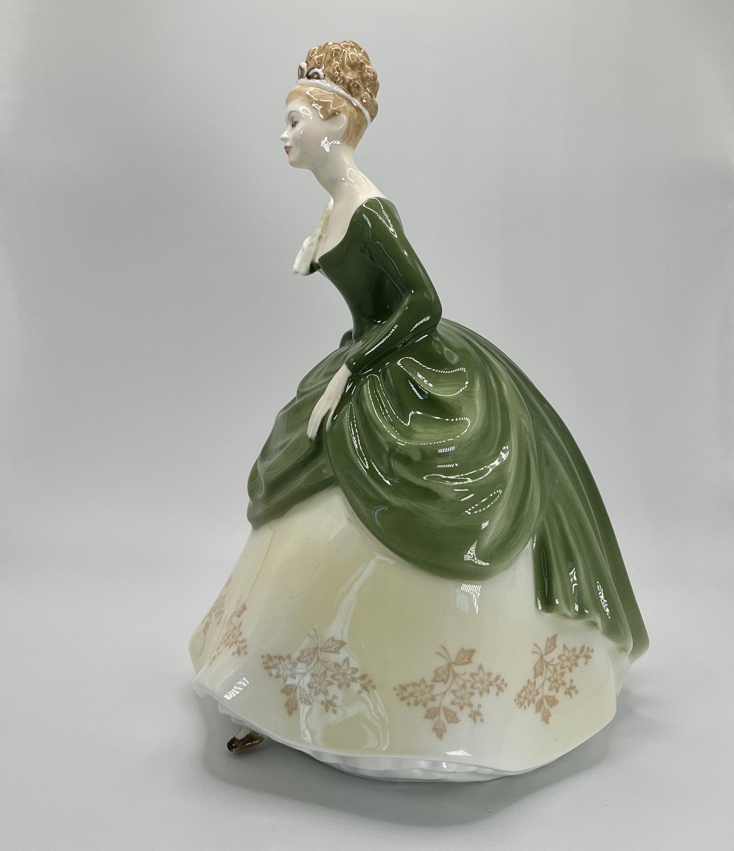 Royal Doulton Figurine "Soiree" HN 2312 – Hand-Painted Porcelain Collectible