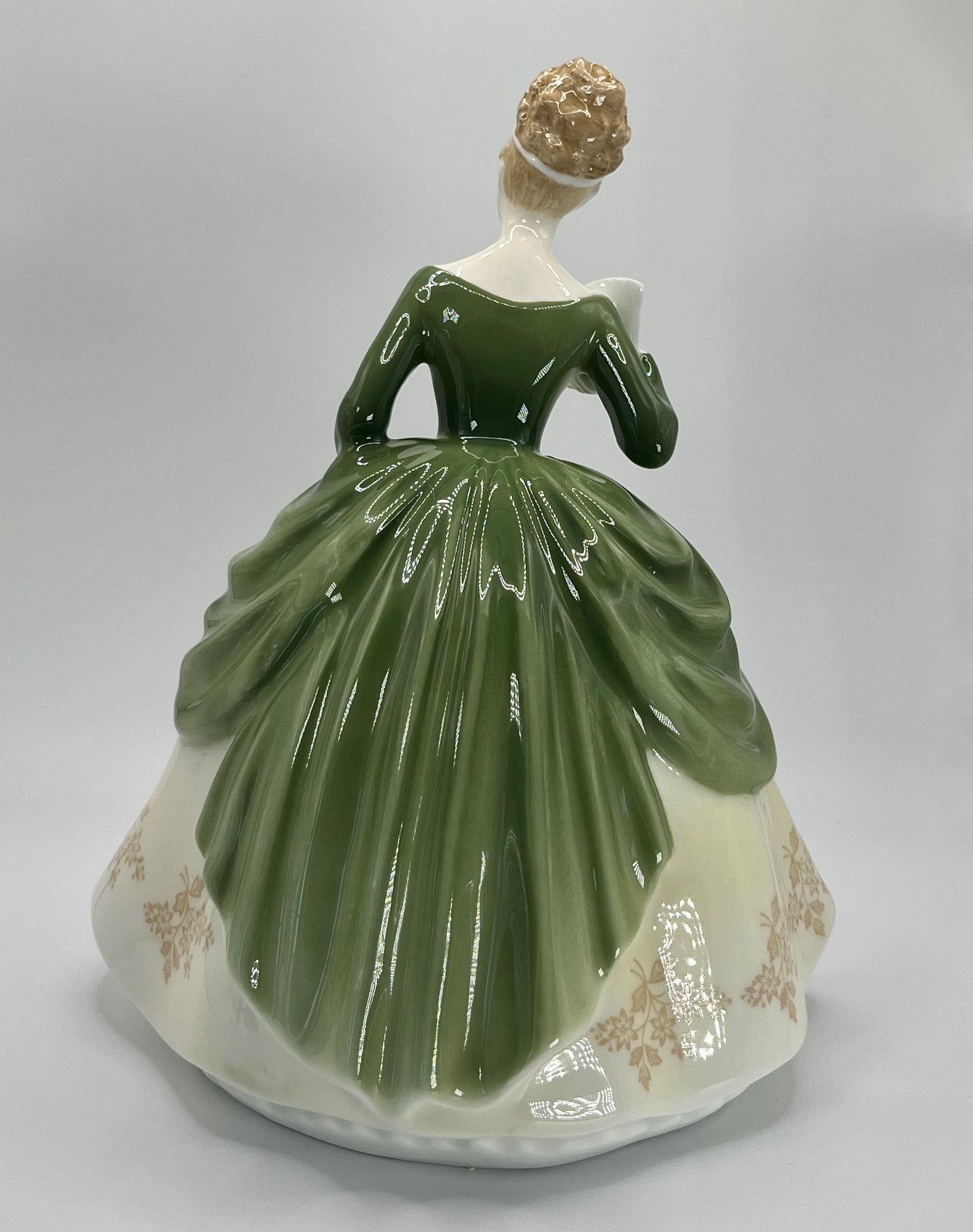 Royal Doulton Figurine "Soiree" HN 2312 – Hand-Painted Porcelain Collectible