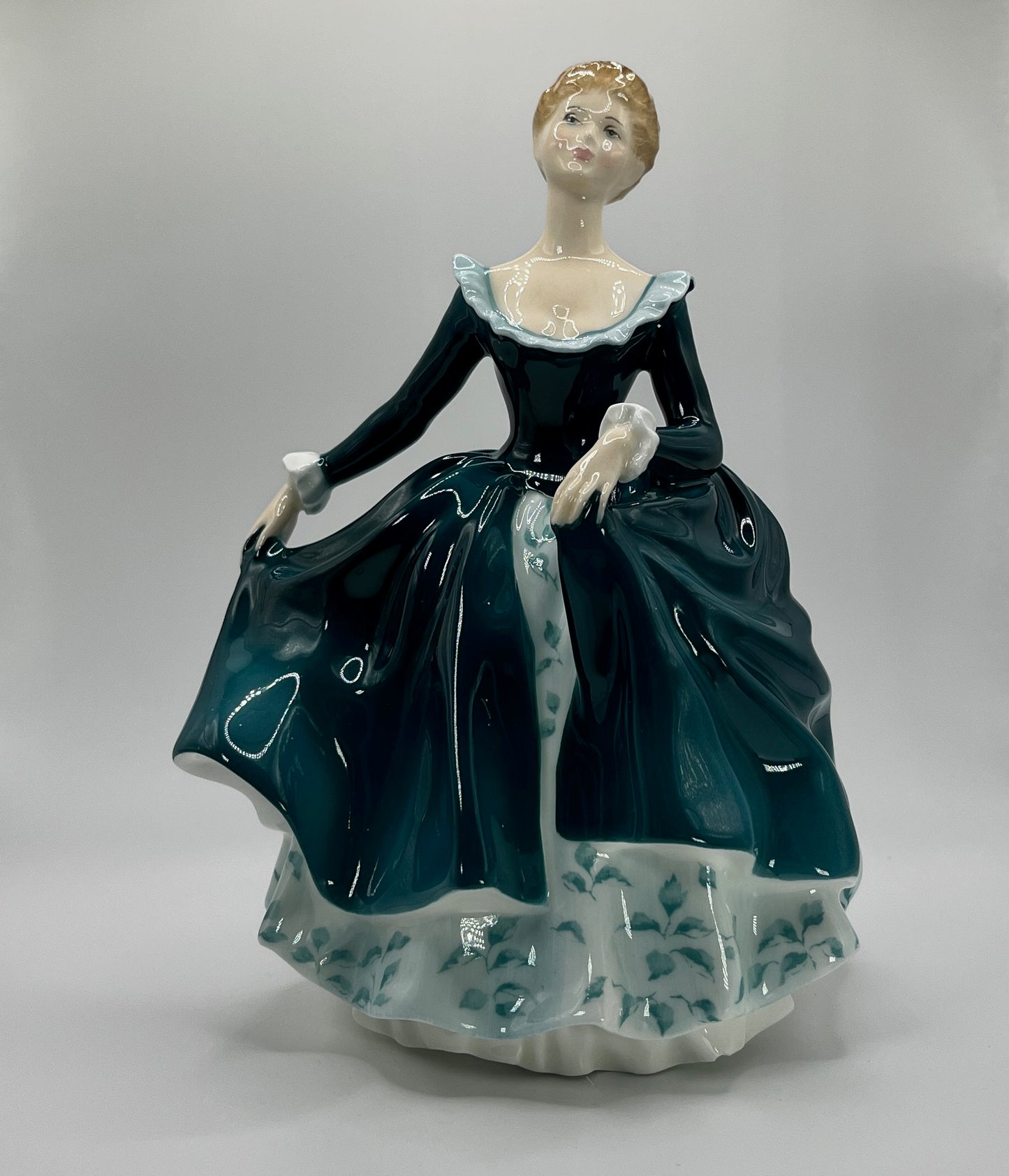 Royal Doulton Figurine "Janine" HN 2461 – Hand-Painted Porcelain Collectible