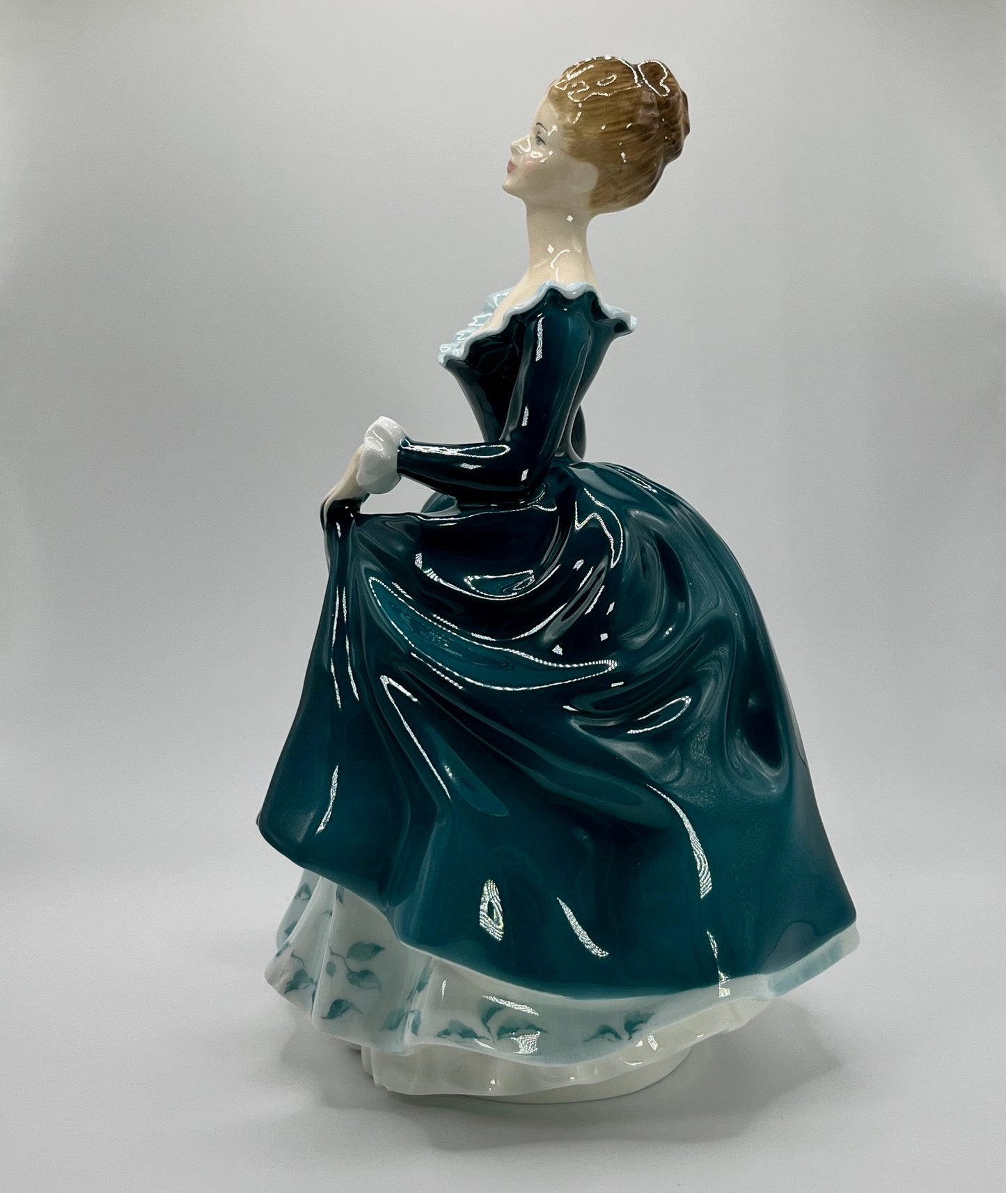 Royal Doulton Figurine "Janine" HN 2461 – Hand-Painted Porcelain Collectible
