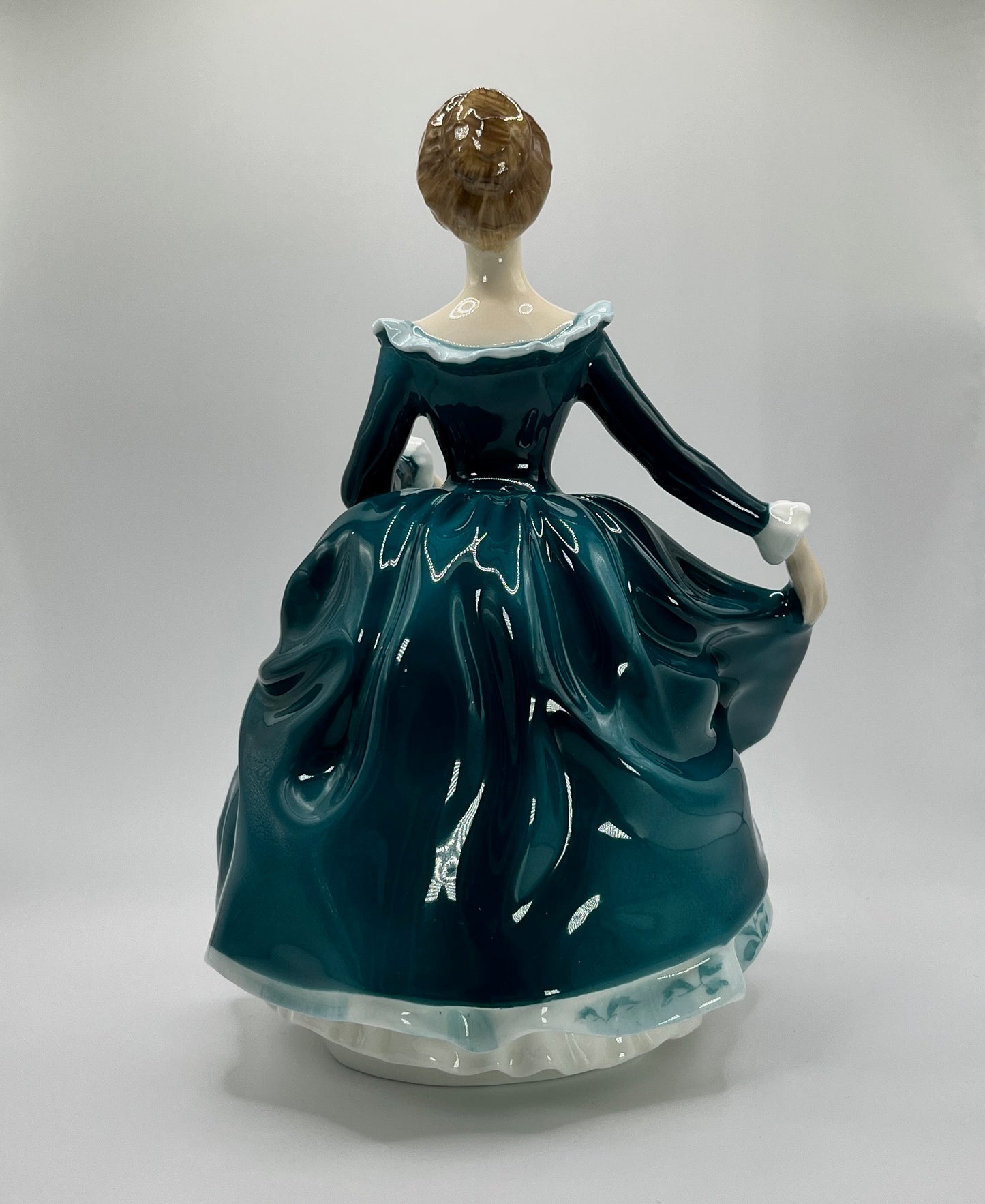 Royal Doulton Figurine "Janine" HN 2461 – Hand-Painted Porcelain Collectible
