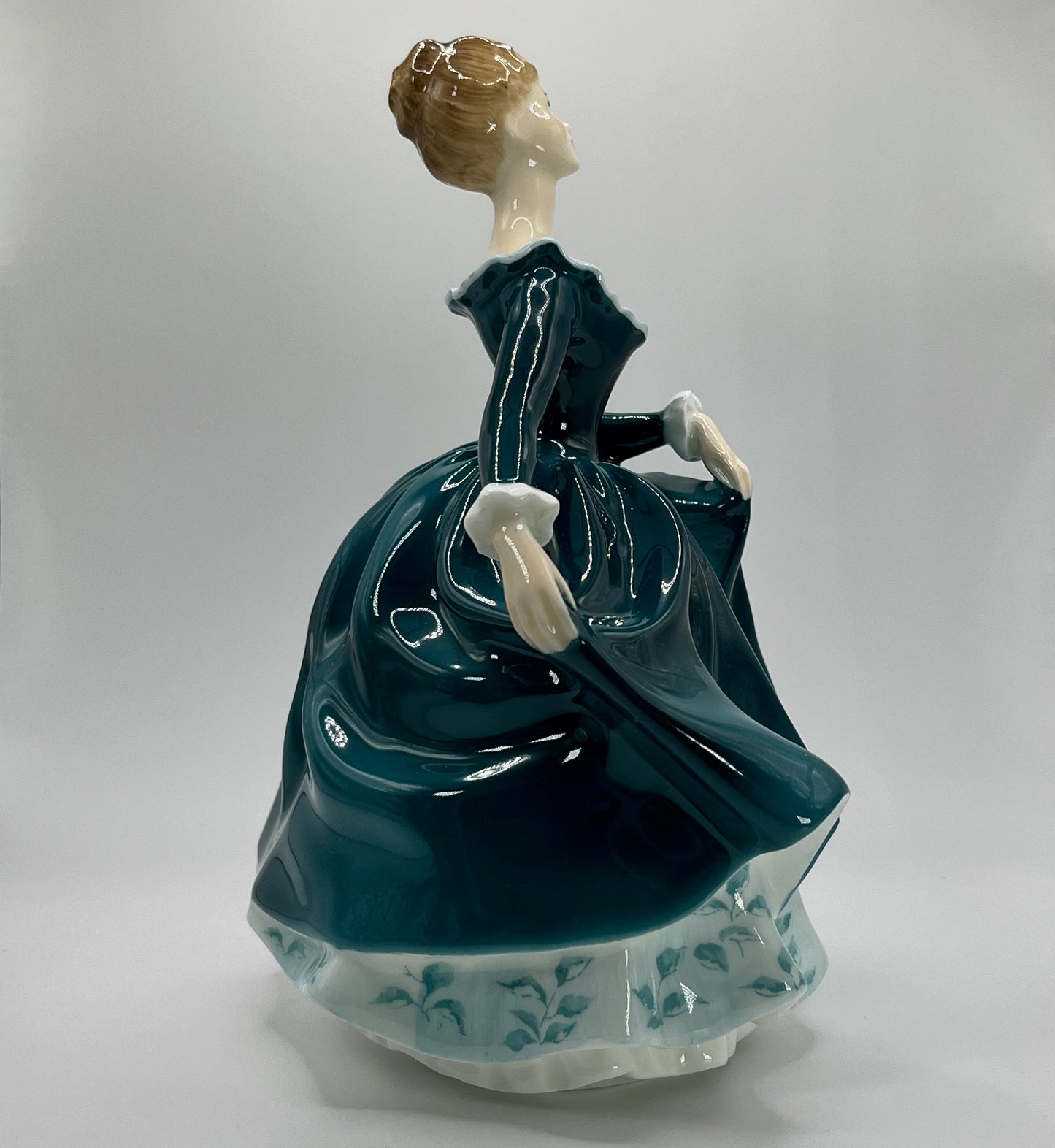 Royal Doulton Figurine "Janine" HN 2461 – Hand-Painted Porcelain Collectible