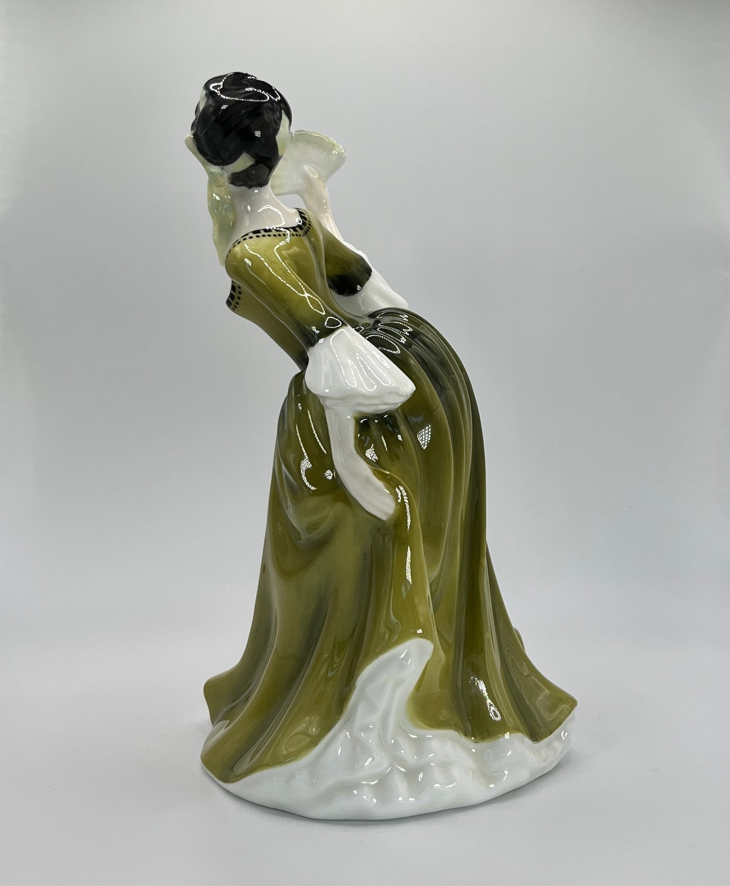 Royal Doulton Figurine "Simone" HN 2378 – Hand-Painted Porcelain Collectible