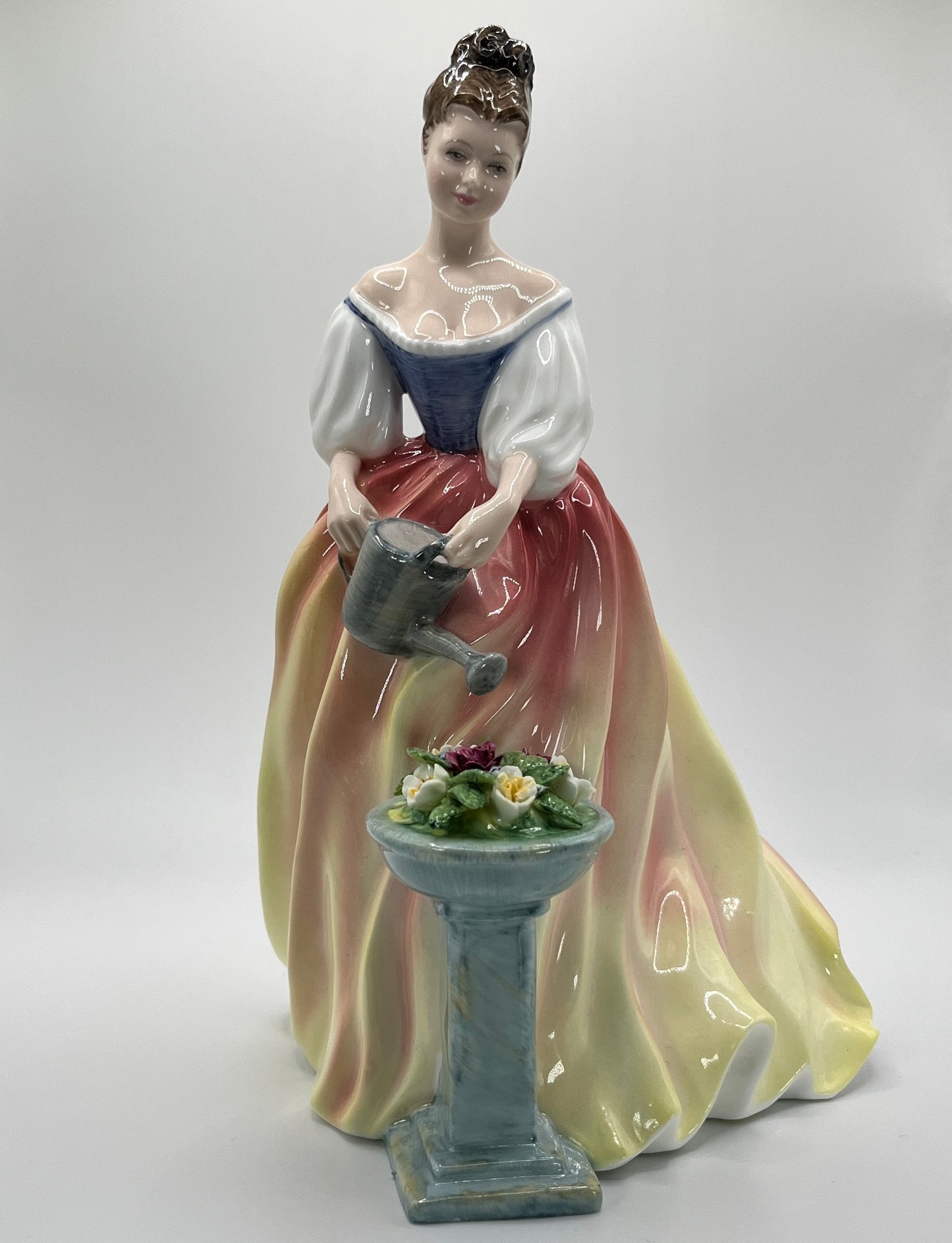 Royal Doulton Figurine "Alexandra" HN 3286 – Hand-Painted Porcelain Collectible