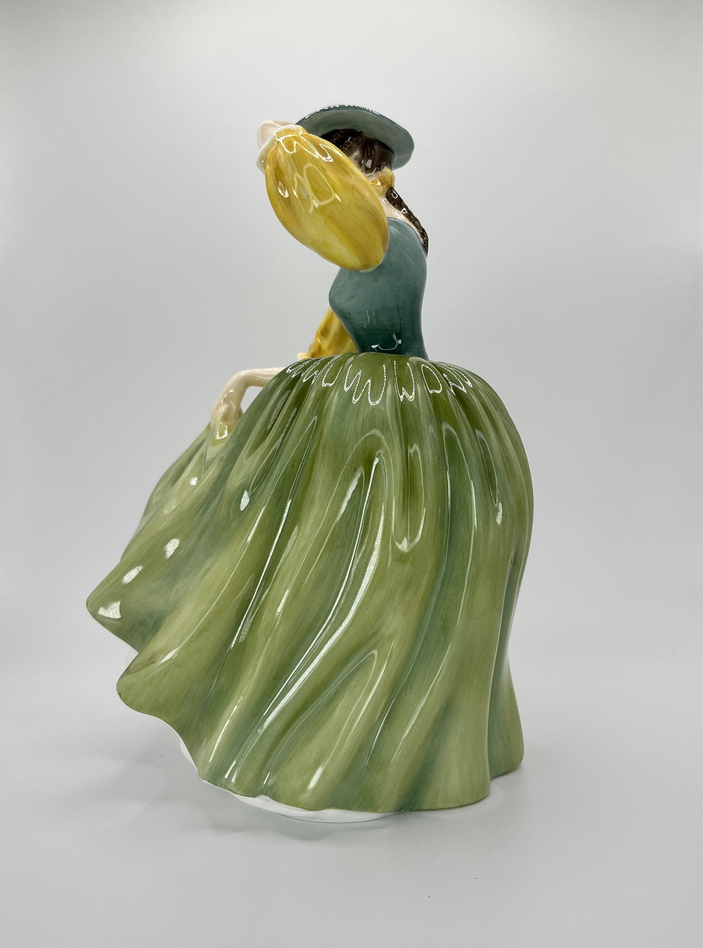 Royal Doulton Figurine "Buttercup" HN 2309 – Hand-Painted Porcelain Collectible