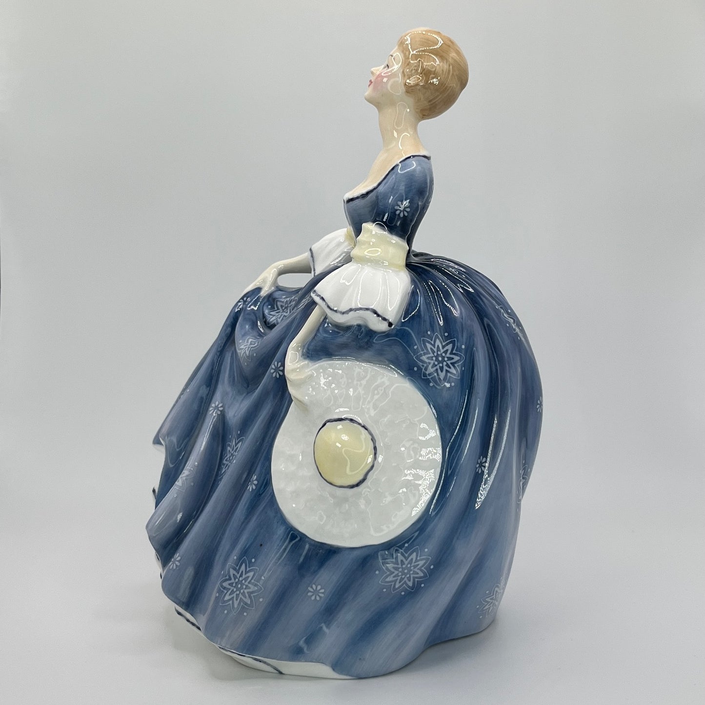 Royal Doulton Figurine "Hilary" HN 2335 – Hand-Painted Porcelain Collectible