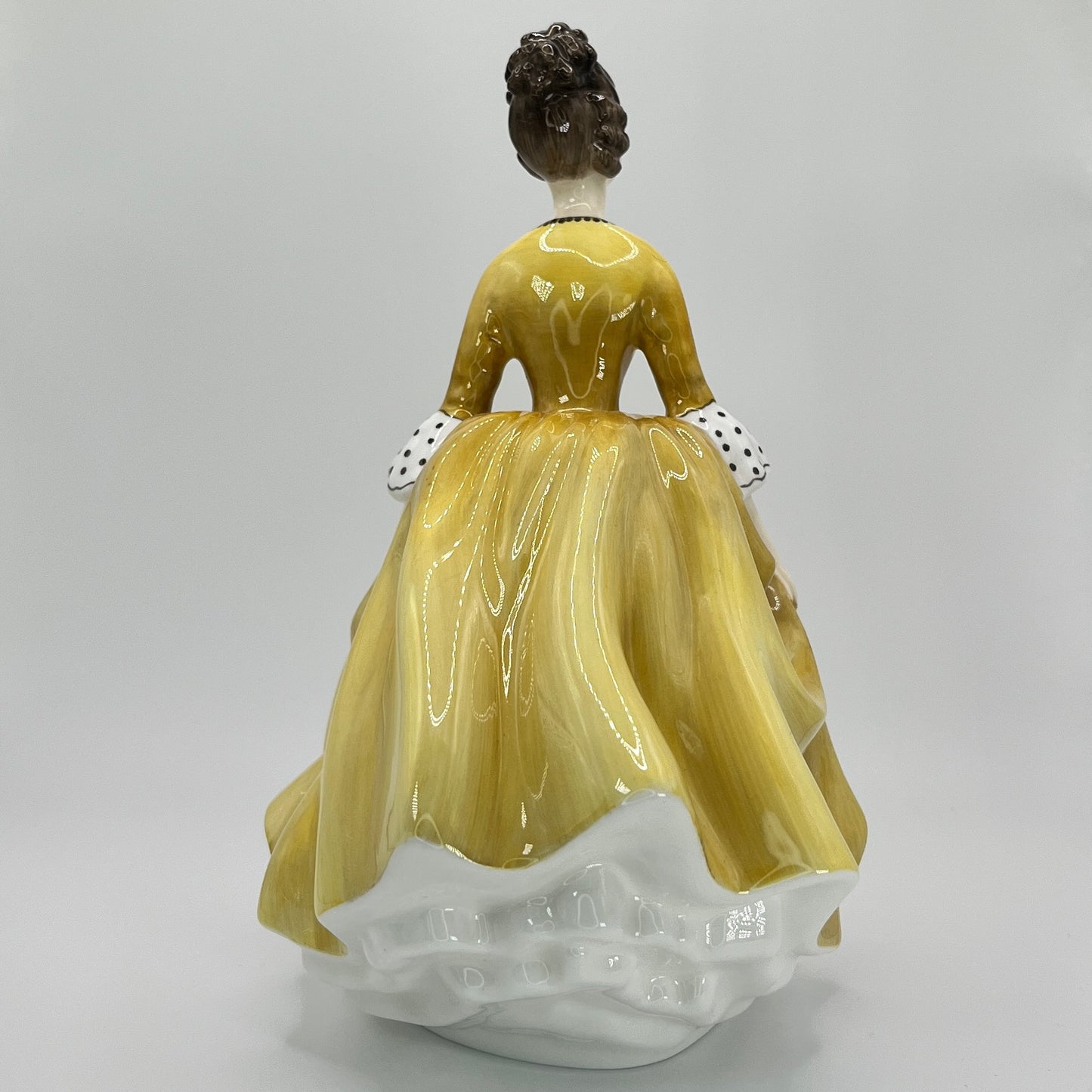 Royal Doulton Figurine "Coralie" HN 2307 – Hand-Painted Porcelain Collectible