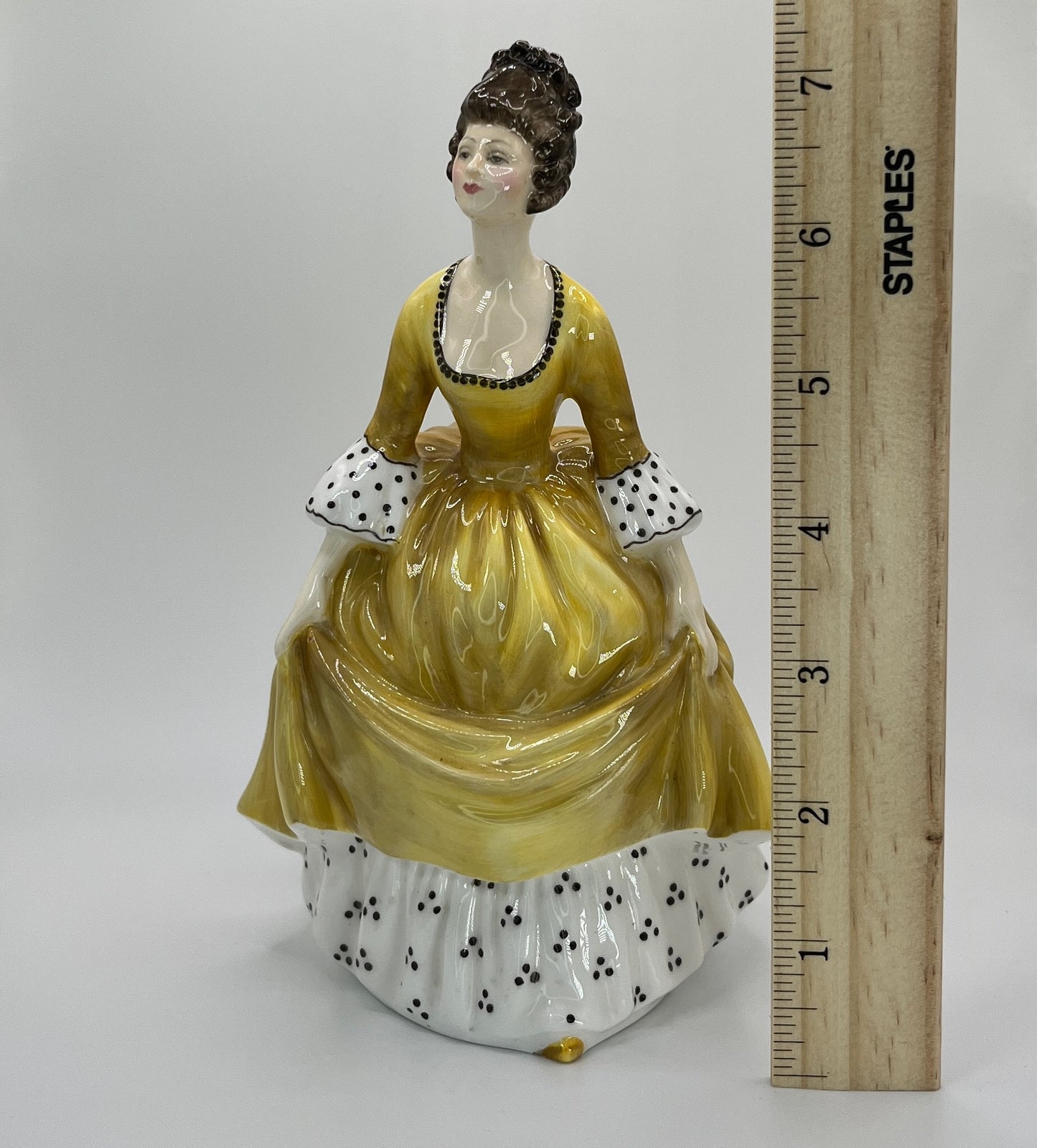 Royal Doulton Figurine "Coralie" HN 2307 – Hand-Painted Porcelain Collectible